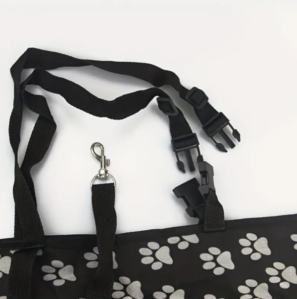details-of-straps-on-trunk-cargo-liner-with-paw-prints